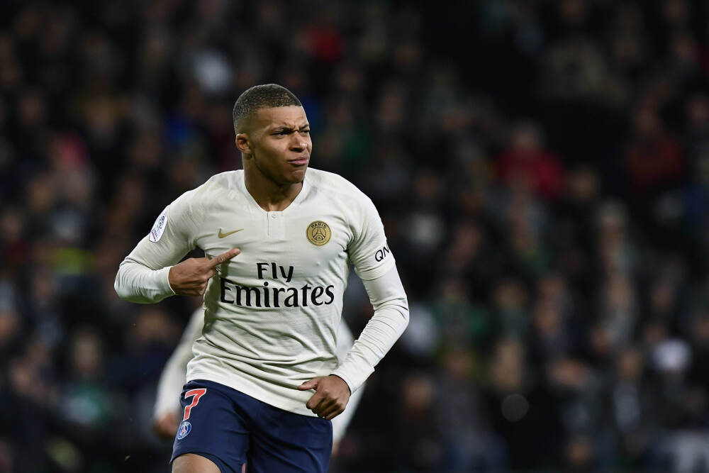   特朗普宣布建造凯旋门计划，为纪念明年美国建国250周年 